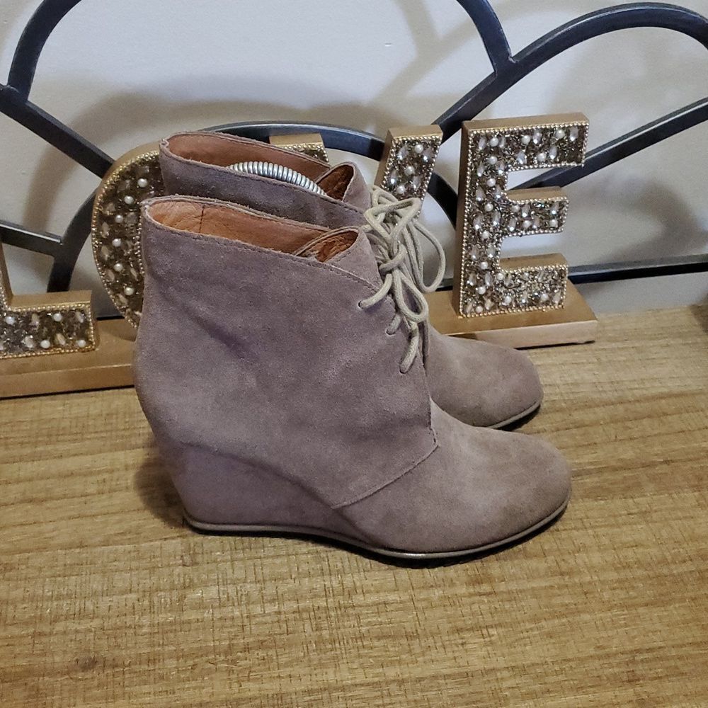Kenneth Cole Murray Grey Suede Ankle Wedge Heel Booties Women's Sz 6 Boho Chic